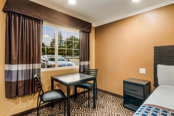 Americas Best Value Inn Ukiah image 18