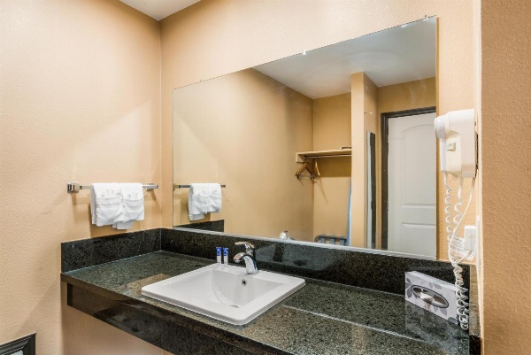 Americas Best Value Inn Ukiah image 23